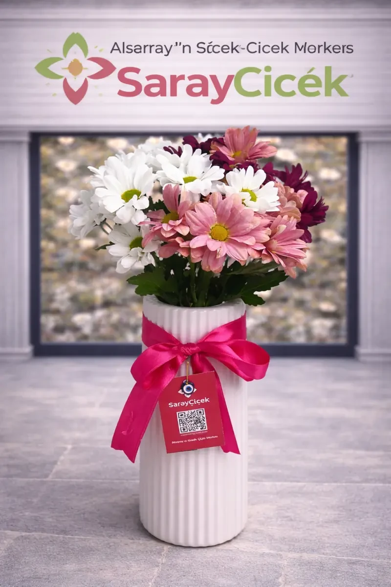 Renkli vazoda papatya