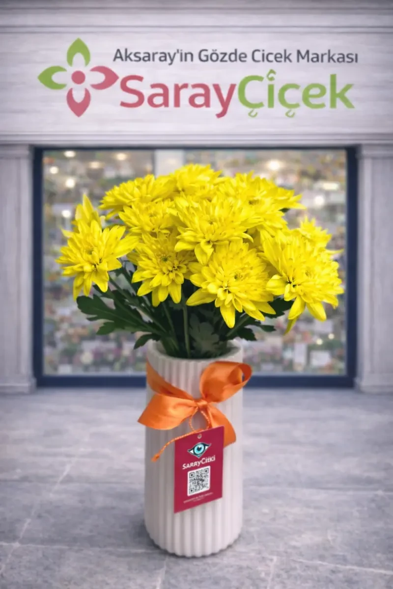 Renkli vazoda papatya